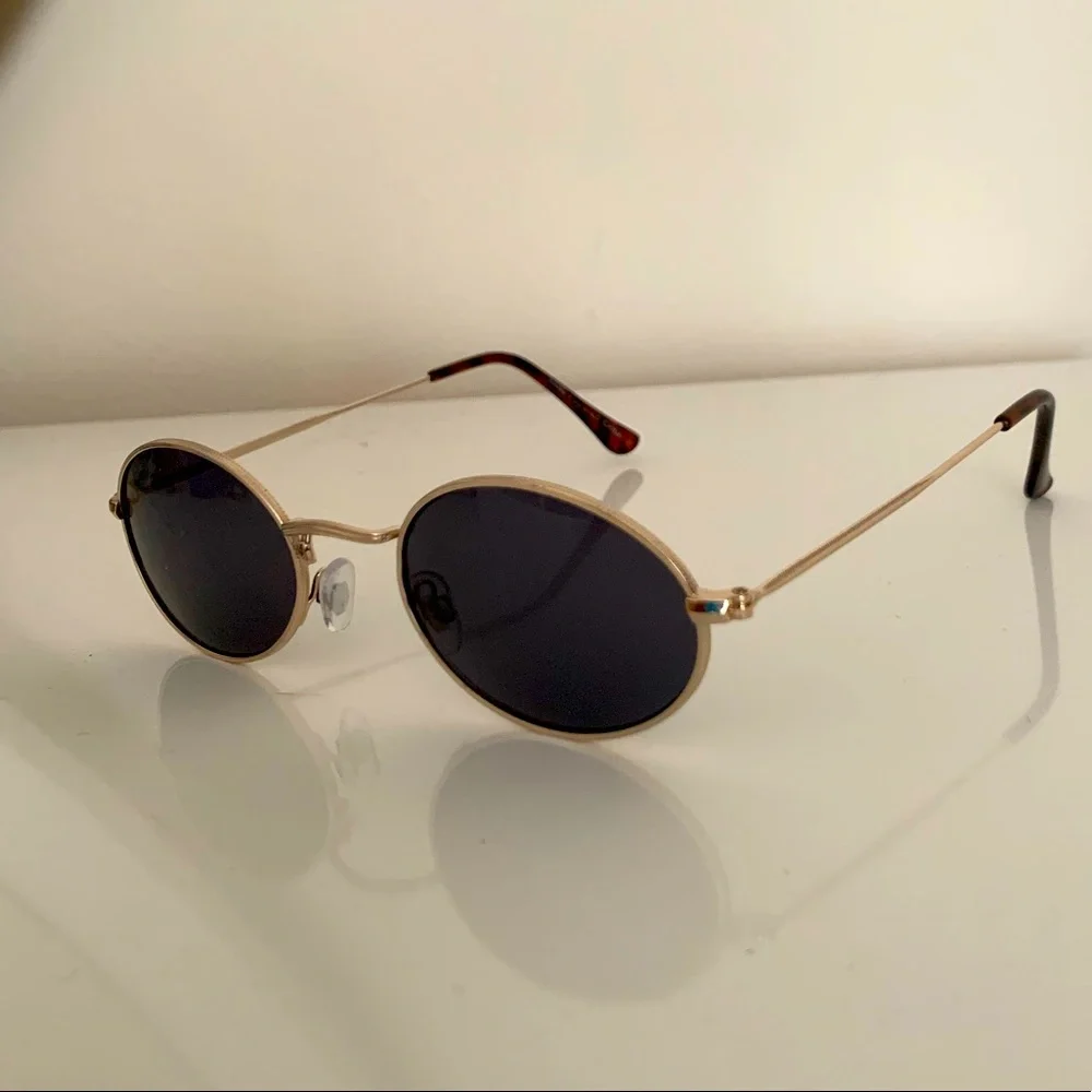 Round shaped sunglasses
